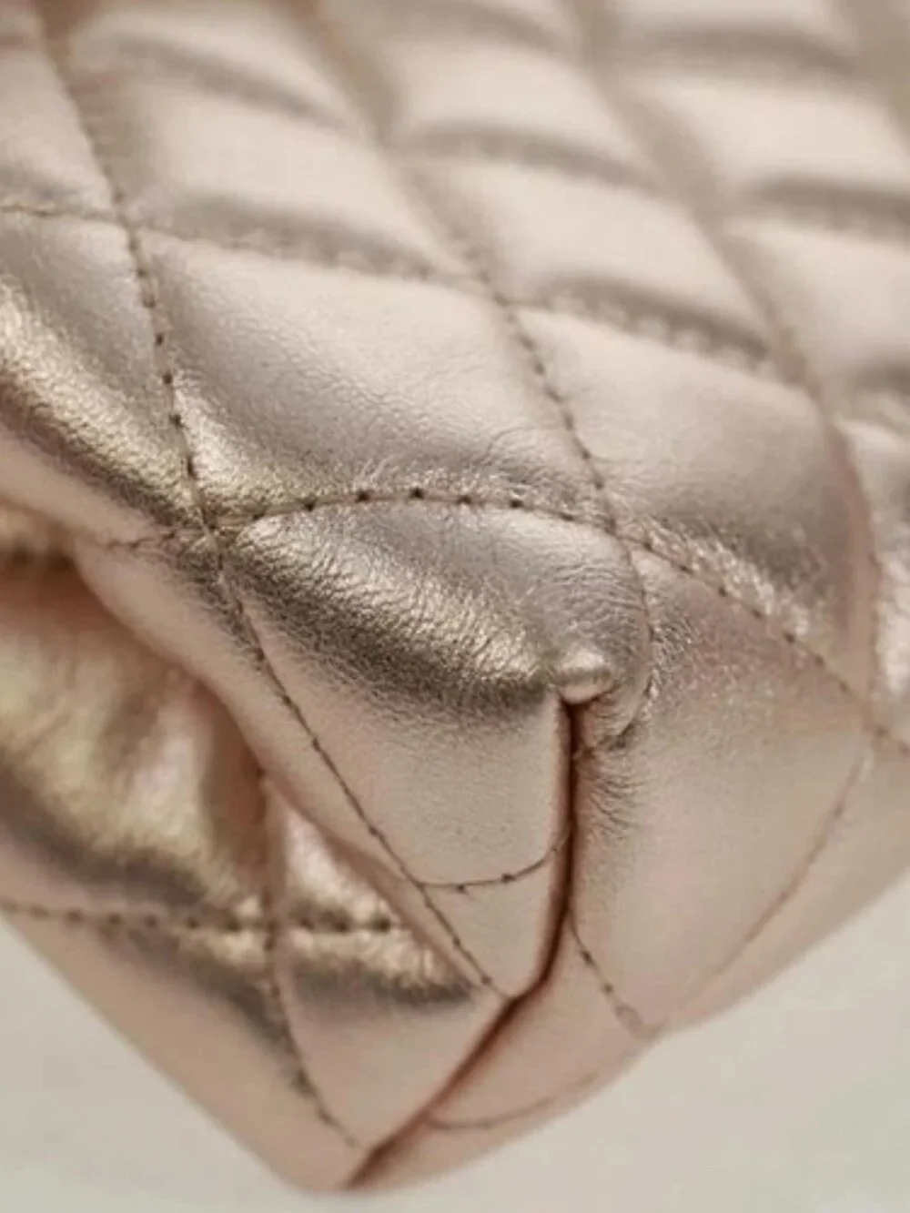 CHANEL Matelasse Pouch Lamb Skin Pink Silver CC Auth 166350SAM